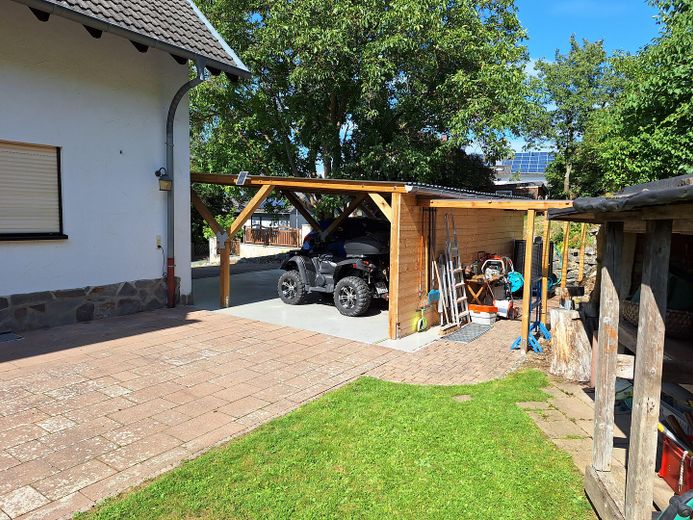 Großzügiges Wohnen im gepflegten Landhaus (nähe Golfplatz/Waldrand) PROVISIONSFREI – Garten/Terrasse Carport
