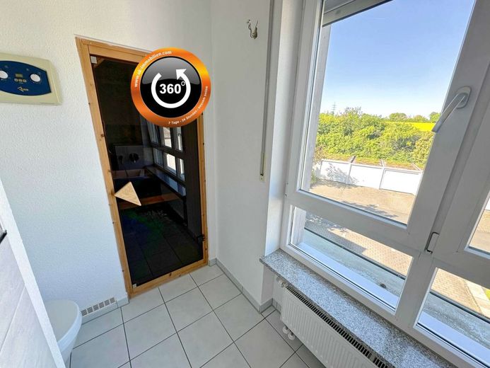 Familienglück in Feldrandlage - mit Sauna, Dachterrasse und Garten – Masterbad Sauna