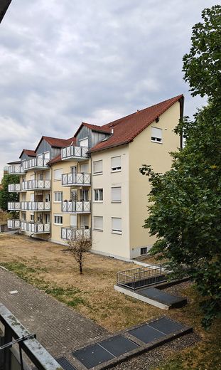 Wolne mieszkanie 2-pokojowe w centralnej lokalizacji Villingen – Blick vom Balkon