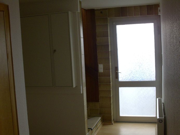 EFH 3ZKB 84qm in Fuldatal Ihringshausen - Miete oder Mietkauf €200+NK – Haustür von Innen