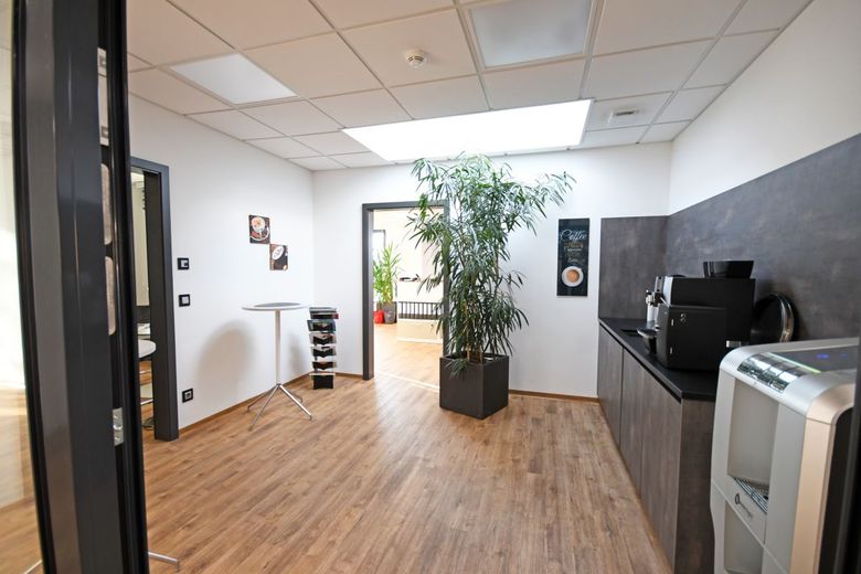 Modernes Bürogebäude am Innovationscampus Saarbrücken – Kaffe-/ Teeküche
