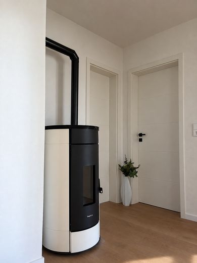 Świeżo zmodernizowane mieszkanie 3-pokojowe z balkonem – pierwsze zasiedlenie i bez prowizji – Flur