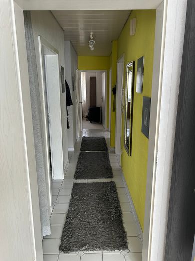 Zweifamilienhaus mit Potenzial: Eine Wohnung bezugsfertig, eine Wohnung zum gestalten und mit viel Raum für eigene Ideen – Foto 11