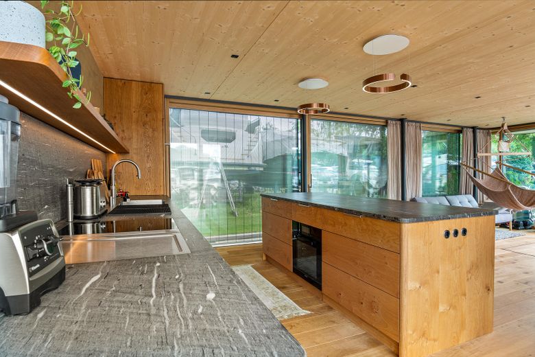 Küchenzeile + Kücheninsel