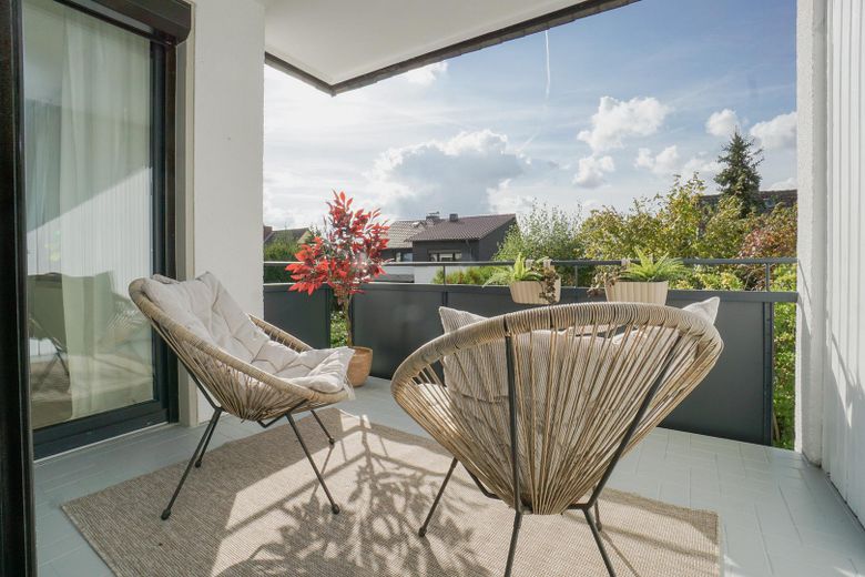 Vivere come si ama oggi. Porzione di bifamiliare ristrutturata in stile moderno - pronta per essere abitata *senza commissioni* – Balkon