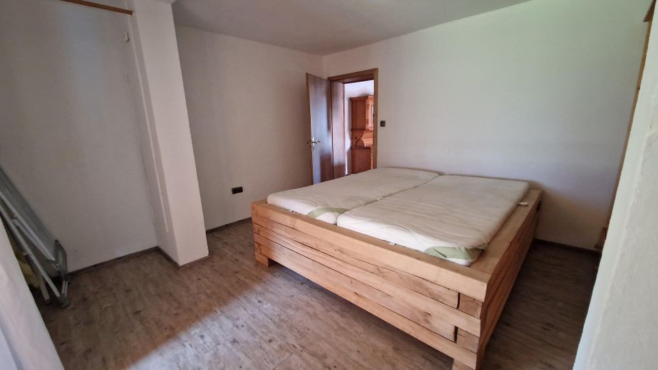Attraktives Grundstück mit Altbestand und Bergblick – Sanierung oder Neubau möglich – Wohnung EG 