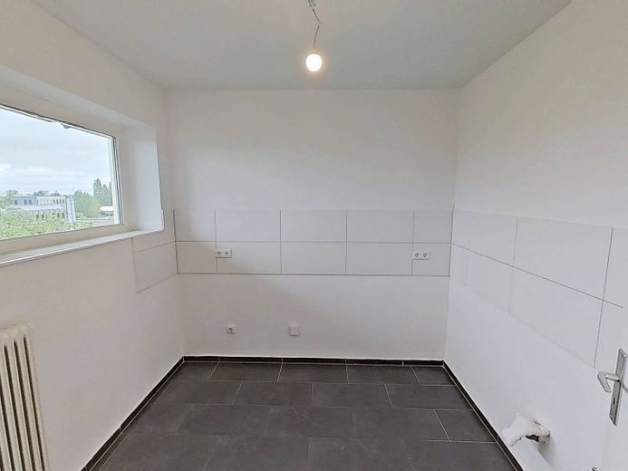 Schicke 2-Zimmer-Wohnung mit BALKON – Ansicht I: Küche