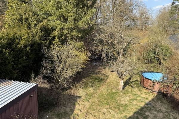 Celle - Wietzenbruch: Yıkım evi bulunan konut imarlı arsa