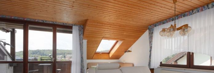 Gepflegte 3-Zimmer-Dachgeschosswohnung mit Balkon und Garage im OT Königsbach!