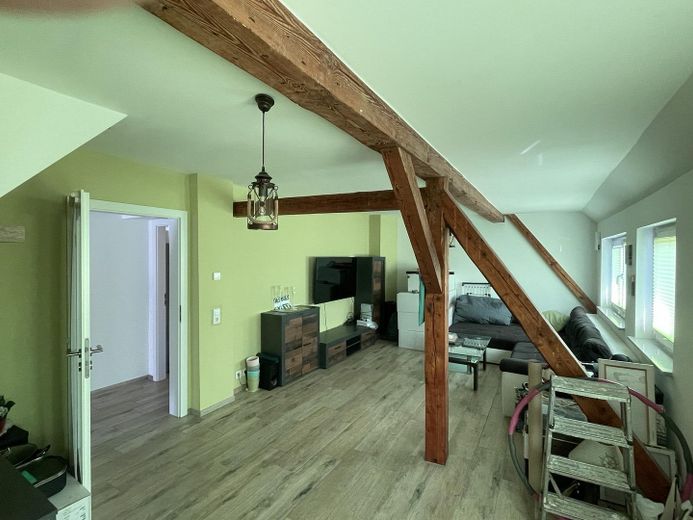 moderne DG-Maisonette, ideal für Familie mit Kind – Wohnzimmer