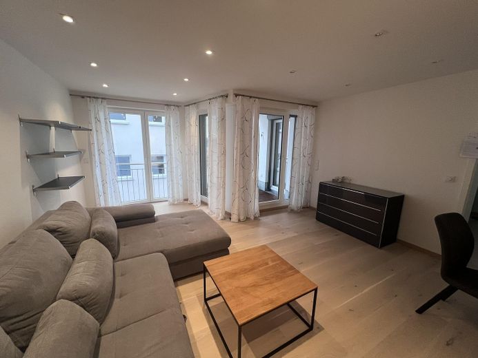 Möblierte, helle und lichtdurchflutete 2-Zimmer-Wohnung in begehrter Altstadtlage – Wohnraum