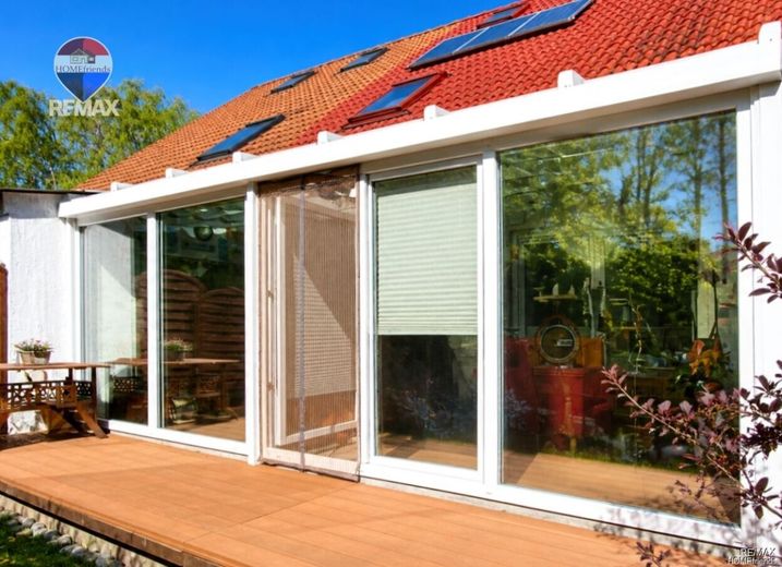 Doppelhaushälfte nahe Müggelsee | Niedrigenergiehaus mit Wintergarten &amp; Kamin in ruhiger Lage von Berlin-Köpenick – Terrasse mit Wintergarten