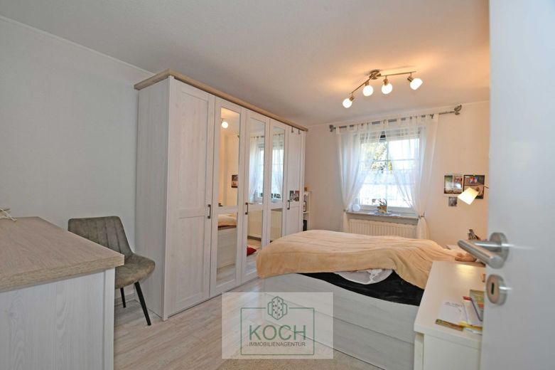 Größtenteils modernisiertes Einfamilienhaus in ruhiger Lage von Langen – Schlafzimmer_EG