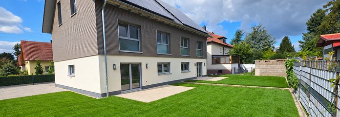 Nowo wybudowany segment domu dwurodzinnego o powierzchni 165 m² | 6 pokoi | 2 łazienki | ogród | chłodzenie | Smart Home – Außenansicht Garten 1