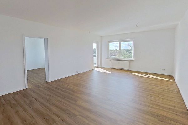 Große 2-Zi.-Whg. mit BALKON und viel Lichteinfall