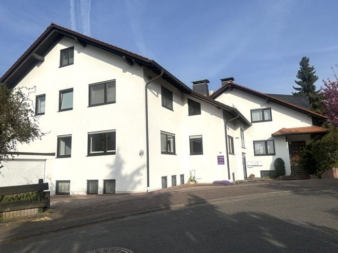 Wohnen und Arbeiten in einem ruhigen Wohngebiet von Kriftel hier ist beides möglich! – Foto 1