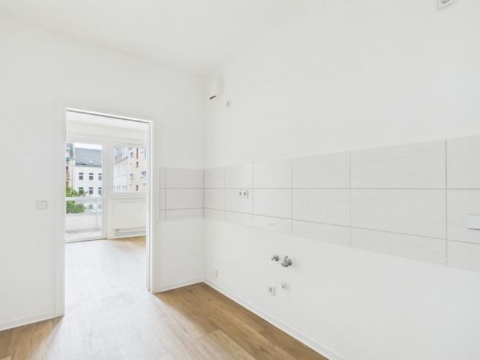 Erstbezug nach Sanierung! 3 Zimmer mit Balkon und Bad mit Dusche und Wanne – Foto 1