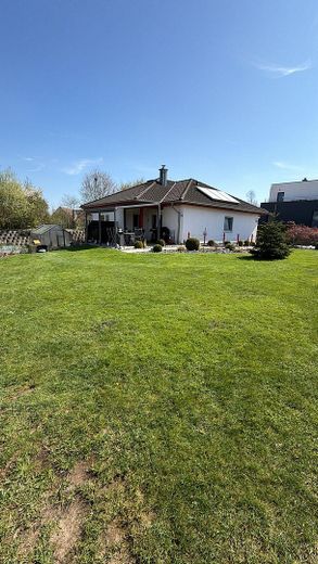 Modernes Einfamilienhaus / Bungalow mit großem Garten und viel Platz für die ganze Familie – Foto 1