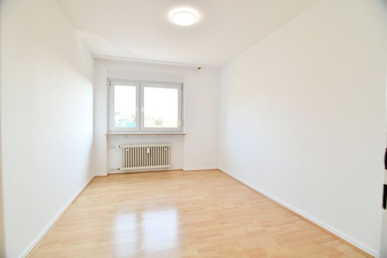 Top geschnittene 4 Zi Whg mit Lift nahe dem Kurpark – Schlafzimmer aktuell
