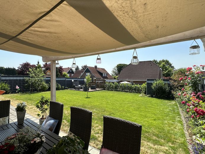 Garten aus Sicht der Terrasse
