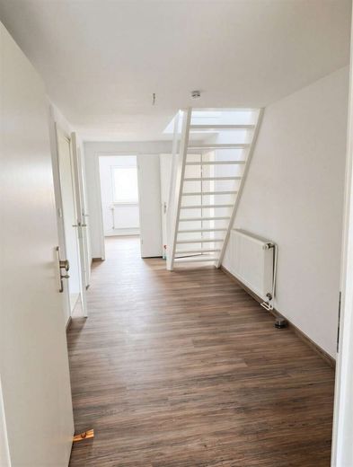 Provisionsfrei!!! Renovierte 6-Zimmer-Maisonettewohnung in einem Dreifamilienhaus zu vermieten! – Flur
