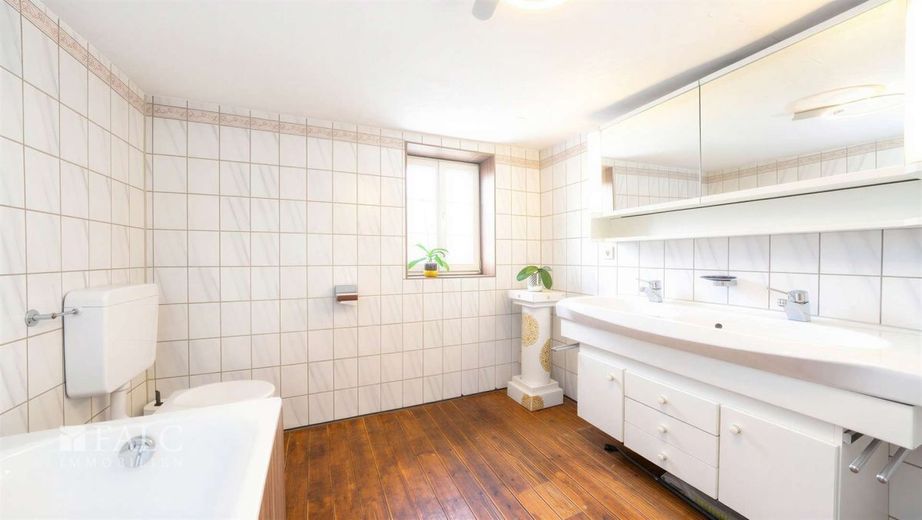 Saniertes Einfamilienhaus mit Platz für die ganze Familie! - FALC Immobilien Heilbronn – Badespaß