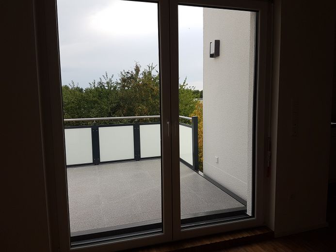 2 ZKB mit Balkon, Einbauküche, Keller, Tiefgarage – Balkon