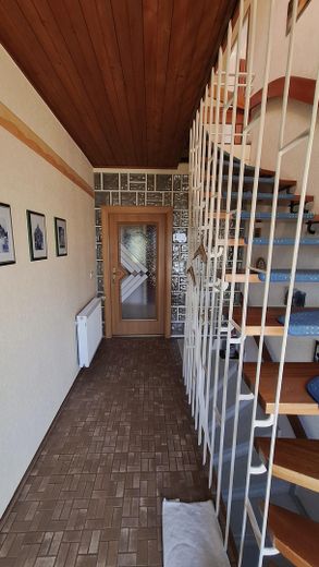 Gepflegtes Haus mit Traumgarten sucht neue Bewohner – Eingangsbereich