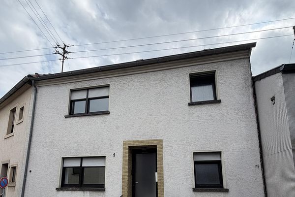Per direct beschikbaar: ca. 184 m² verdeeld over 3 verdiepingen – als eengezinswoning of 2 appartementen