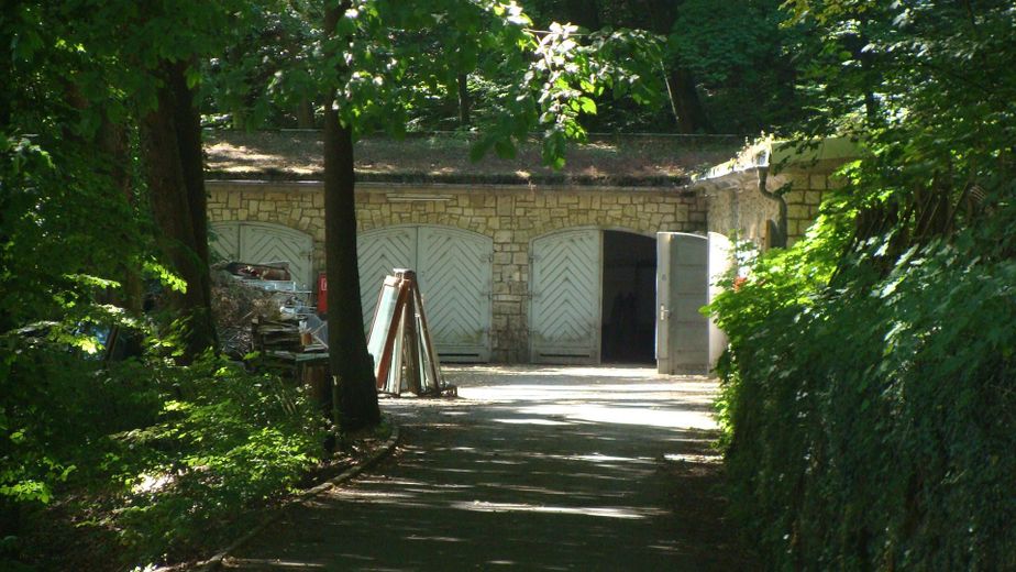 Grande proprietà con tre edifici in posizione privilegiata su un terreno boschivo di 33.600 m² – Foto 5