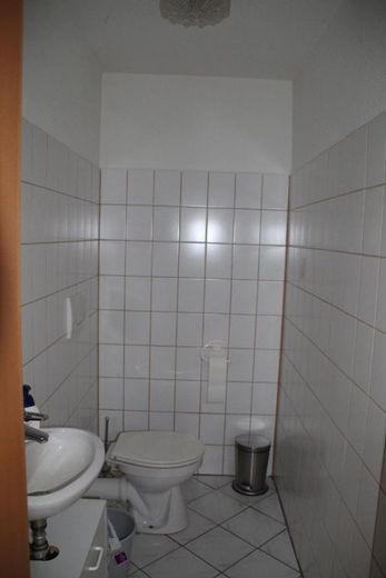 Direkt am Markt ! Gut erhaltenes WGH mit Garage, Sauna uvm. - Prov.Frei. – Bild 5