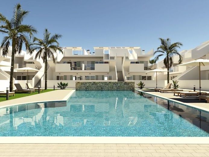 Apartamentos en planta superior con 2 dormitorios, 2 baños, terraza en la azotea, plaza de aparcamiento y piscina comunitaria en el El Alba Mediterranean Resort – Foto 1