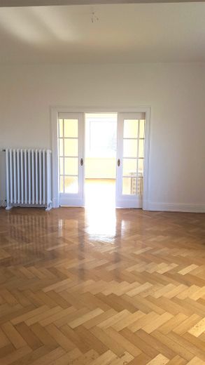 Erdgeschosswohnung in schmucker Stadtvilla – Hanseatische Schiebetüren