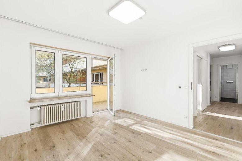 Luminoso appartamento di 2,5 locali con ampio balcone esposto a sud-ovest e cucina componibile – Schlafzimmer