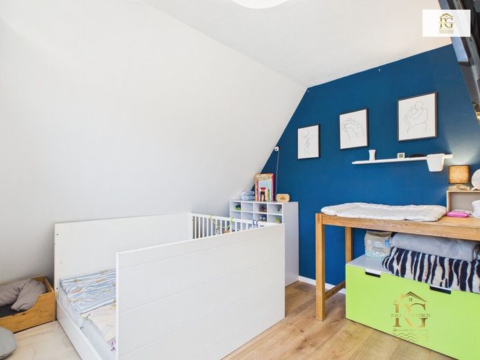 Charmantes modernisiertes und gepflegtes Einfamilienhaus mit der Möglichkeit einer Einliegerwohnung – OG Kinderzimmer