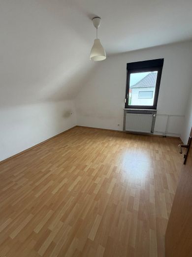 Zweifamilienhaus mit ca. 200 m² und 9 Zimmern in Erlensee – nur als gesamtes Haus zu vermieten – Foto 12