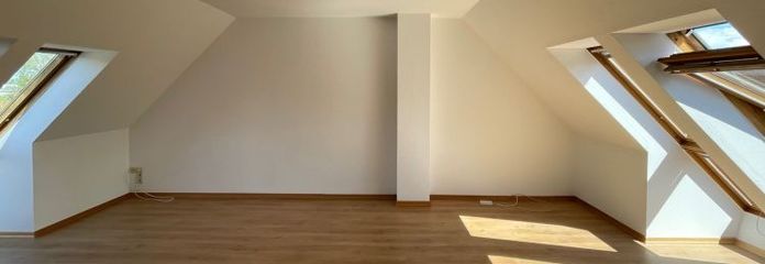 kühler Kopf im klimatisierten Schlafzimmer - 2-Zimmer DG-Wohnung ca. 56m² inkl. TG-Stellplatz in Leubnitz