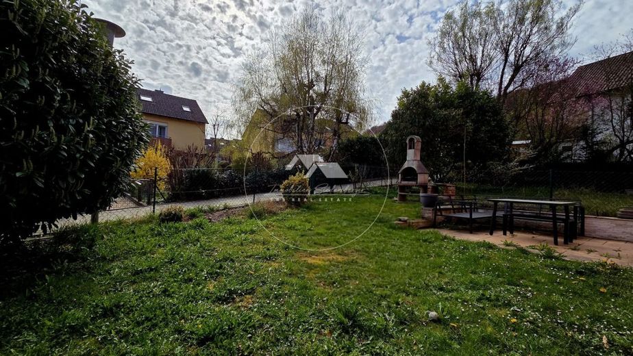 Selten: 4-Zimmer-Wohnung mit Privatgarten, Balkon, Garage &amp;  Top Anbindung – Garten mit Terrasse