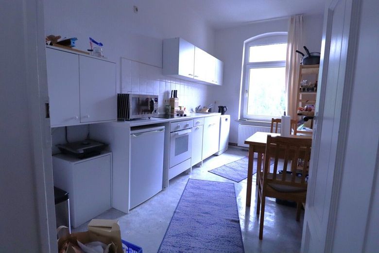 8 Parteien-Mehrfamilienhaus + + im tollen Umfeld + + 1 Garage und ein kleiner Garten am Innenhof – Küche