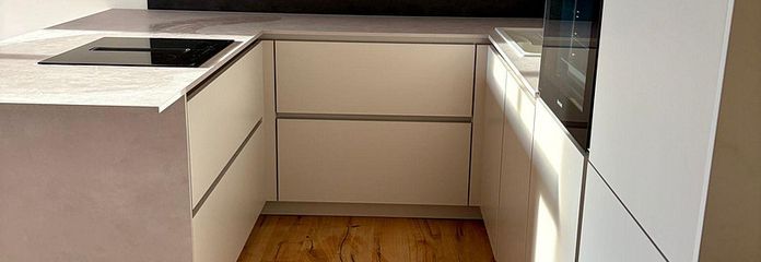 Первое заселение, 2-комнатная квартира площадью 50 м² со встроенной кухней – Einbauküche, Seitenansicht