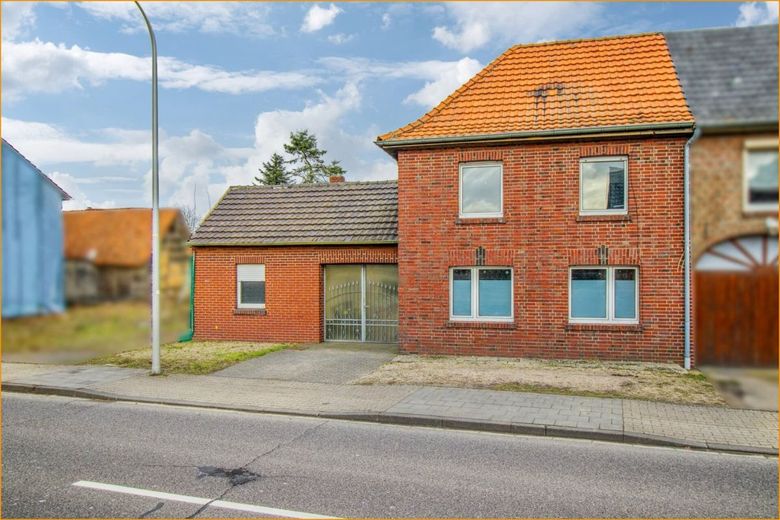 2 Häuser - 1 Kaufpreis! Ihr Familienglück in Heinsberg-Karken – Straßenansicht