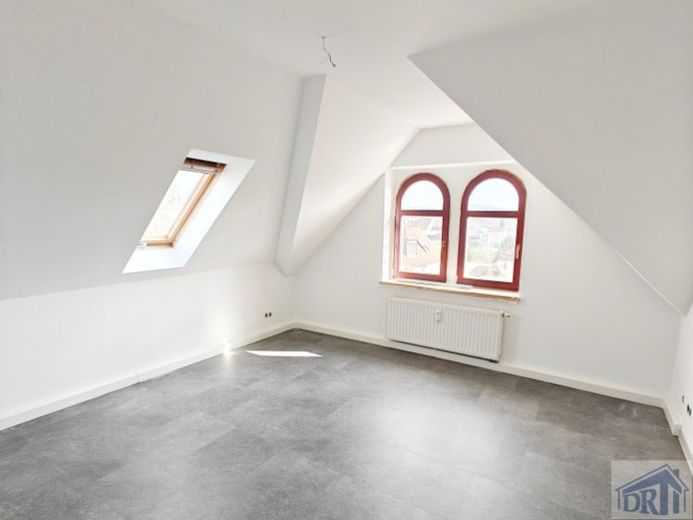 große Dachgeschoßwohnung im attraktiven Wohngebiet – Foto 1