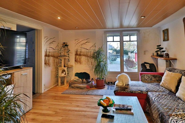 Mehrfamilienhaus mit Ausbaureserve in zentraler Lage von Lunden – Whg. I Wohnzimmer