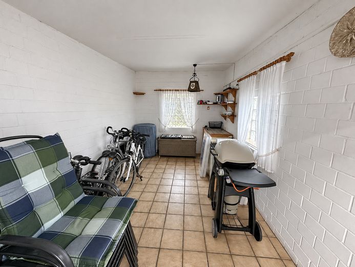 Two-family house with two garages and a large garden in Berka – Geräteraum neben Garage