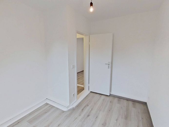 Gemütliche 3-Zi.-Dachgeschosswohnung mit Wannenbad in ruhiger Wohnlage – Ansicht II: Schlafzimmer II