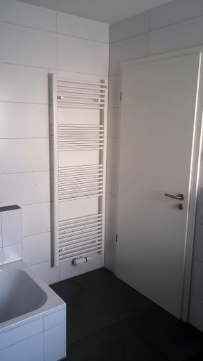Neuwertige, bezugsfreie 3,5 Zimmer Gartenwohnung in Altmühldorf mit Inntalblick! – Foto 9