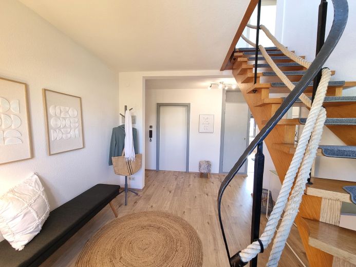 Großzügige 5,5-Zimmer-Maisonette mit Hauscharakter und viel Platz für die Familie – Diele