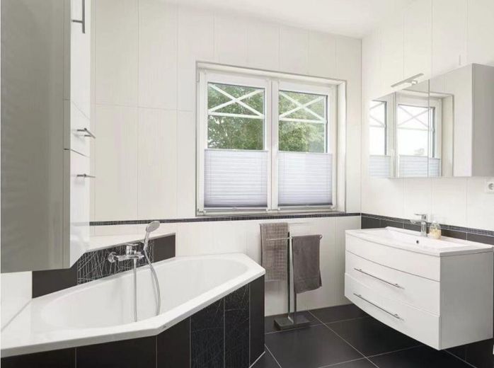 Einzigartige Villa in Berlin-Biesdorf mit 6 Zimmer plus Garten und Pool – Bad