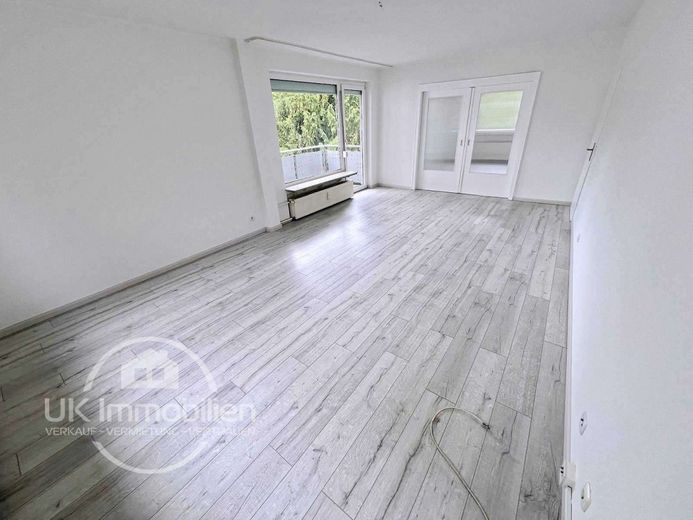 5-Zi RaumRiese mit XXL-Balkon + Close2 Japanese School – Wohnzimmer Zi1