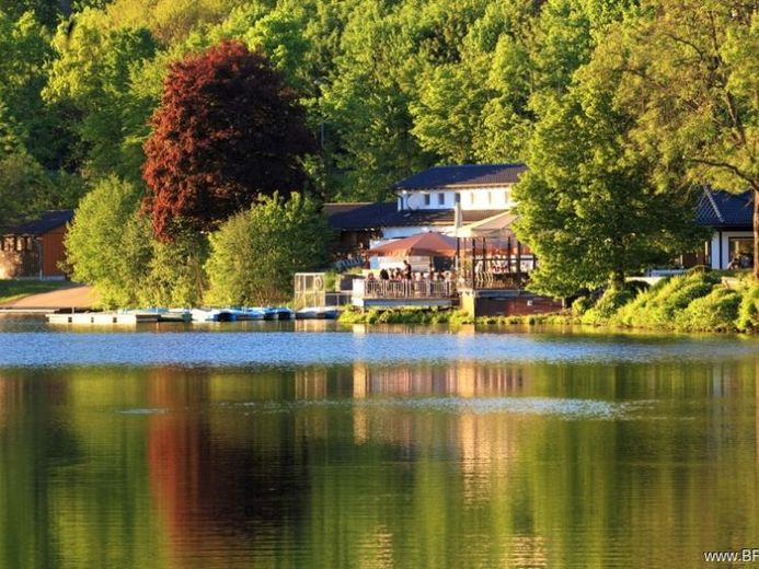 Einzigartiges Freizeitareal in Wasserlage: Gastronomie, Camping und Steganlagen – फोटो 1